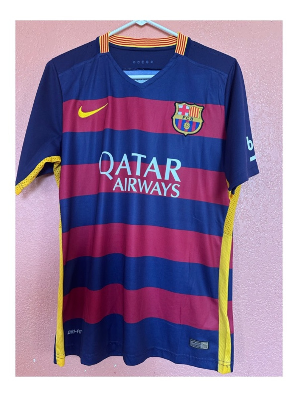 Barcelona 2015/2016 Home Football
Shirt Nike Soccer Jersey Size M # 8
Iniesta